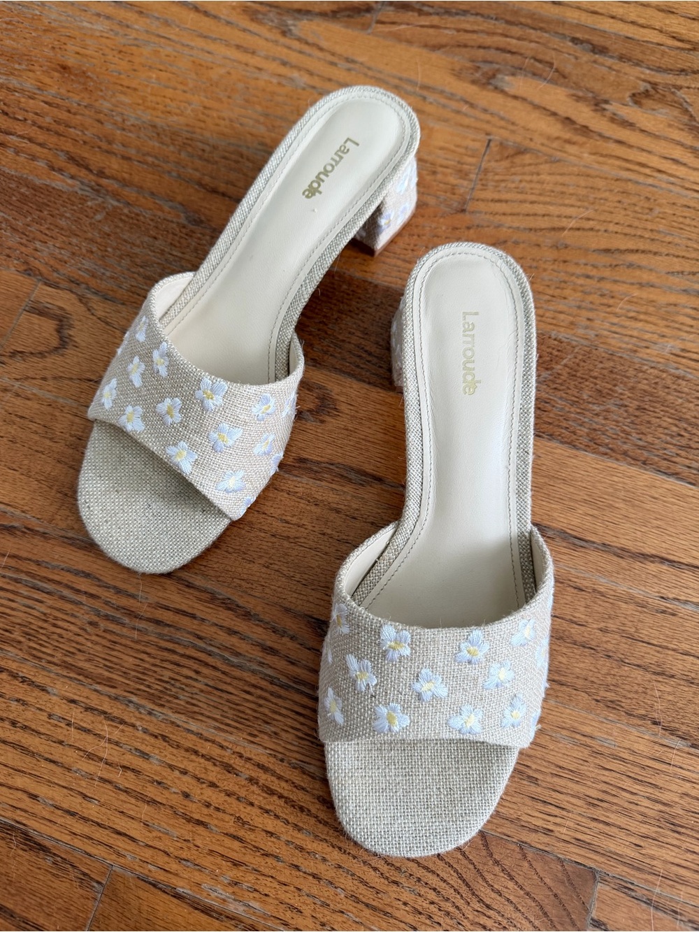 Larroude Beige with white Embroidered flowers Mule